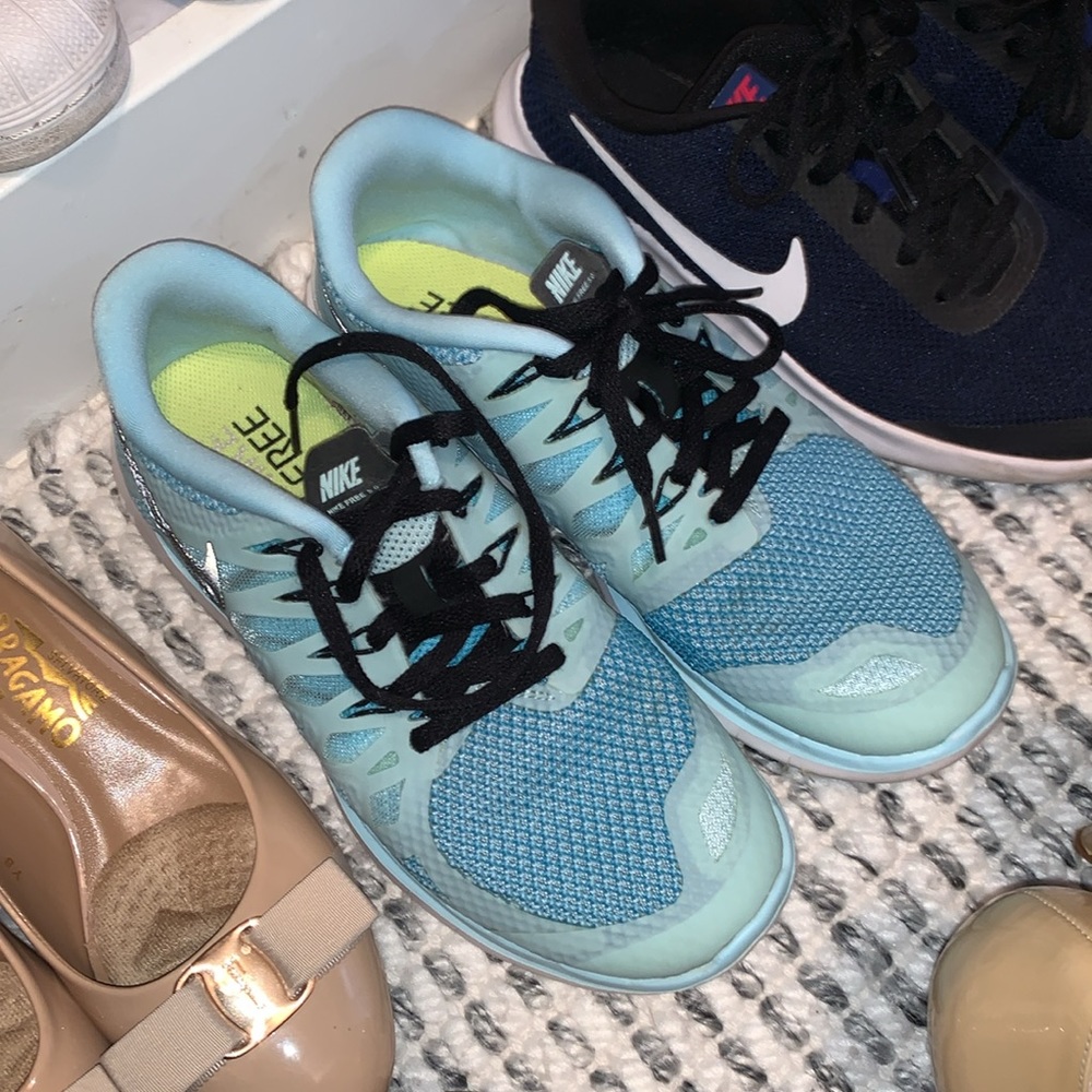 NIKE SHOES - Picture 5 of 6